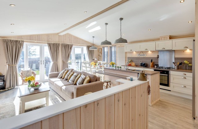 LOBSTER LODGE, pet friendly, country holiday cottage in Runswick Bay