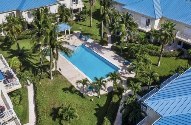 Located in the heart of Grace Bay and minutes away from the Grace Bay Beach.