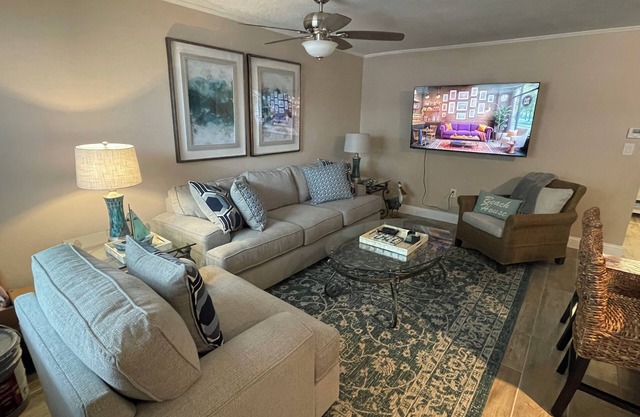 Location, location, location- Treasure Island cozy cottage