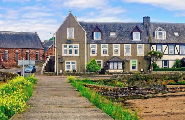 Loch Views Apartment Sleeps 2-Pets Ok-Free Parking