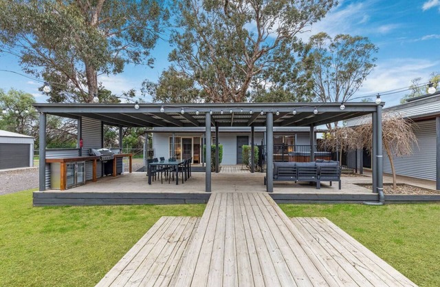 Loddon Retreat - Sleeps 12