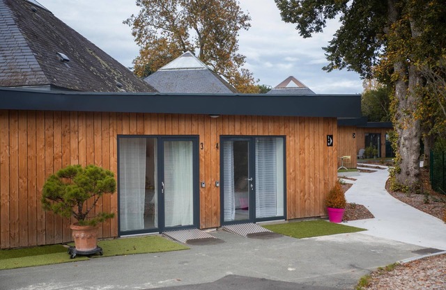 Lodge-Ensuite with Shower-Garden view