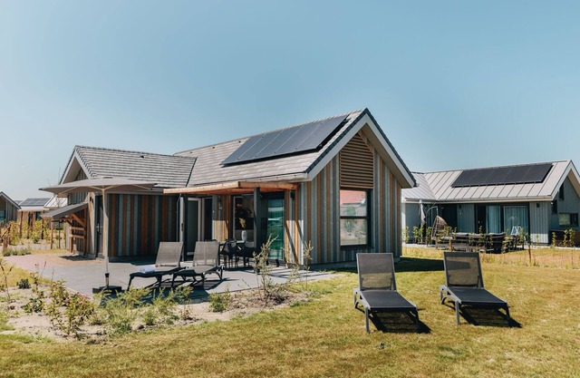 Lodge in Zeeland near Nieuwvliet Beach