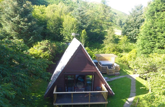 Lodge with amazing views and hot tub