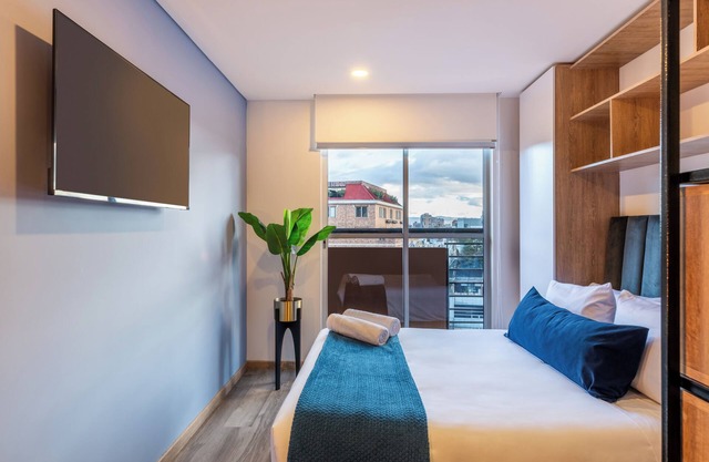 Loft in 85 st w/Fast Wi-fi, Great Location & View