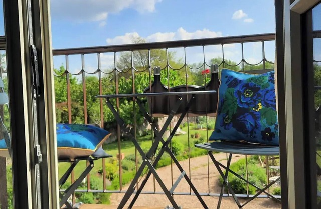 Loft in heart of thriving Loire Valley village. Walking & cycling from doorstep