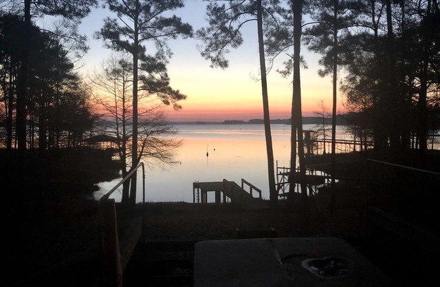 Log Cabin on Lake Front Property! New Spa! New Grill! We have internet!