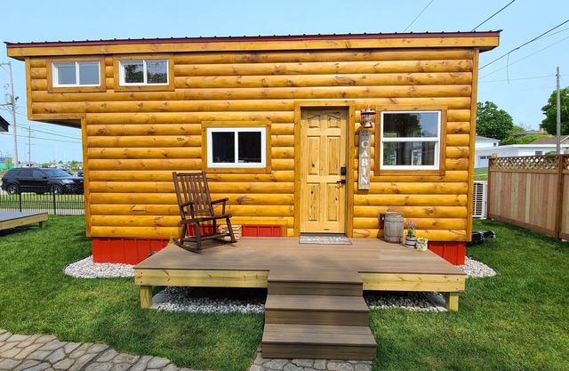 Log Cabin - Tiny Digs Lakeshore