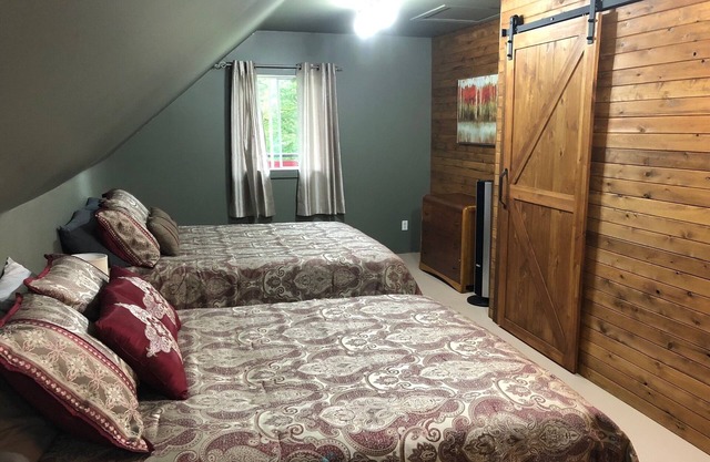 Log chalet at only 75 minutes from Ottaw