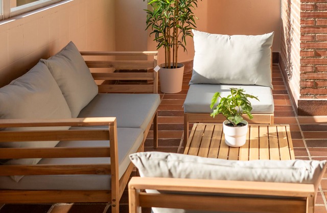 LOIRA VIA HISPANIDAD: Apartment with swimming pool