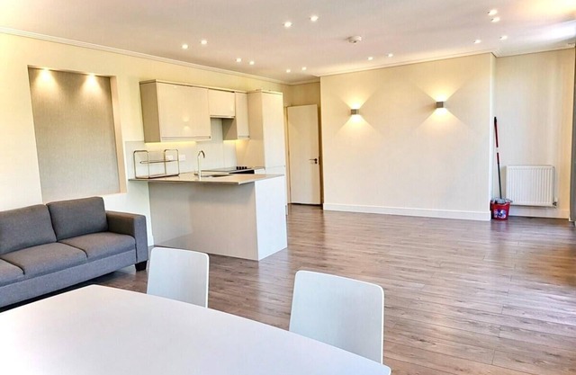 London Riverside Apartment Retreat