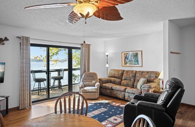 Lone Oak Point 28 - A Vintage Lake Vacation!