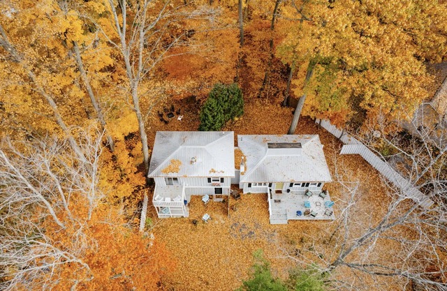 Long Lake Peninsula Traverse City 3BR Home. Swim,Kayaks,Bikes,Lake access,Pets