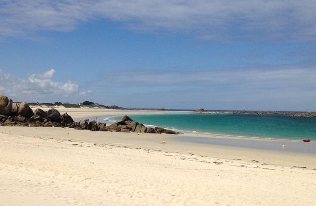 Longère, outbuilding of a charming manor house 4 km from Kerfissien beach