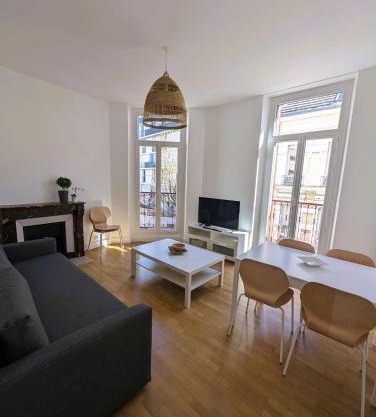 Longue durée - Appart rénové avec grand salon et 1 chambre - Tram et Clinique Mutualiste à 1 min