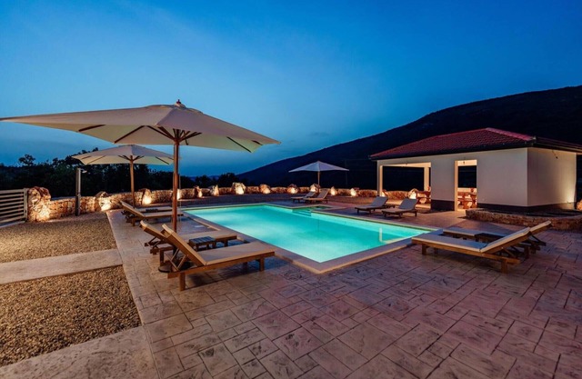 Look forward to a vacation home with plenty of space and a luxurious ambience.