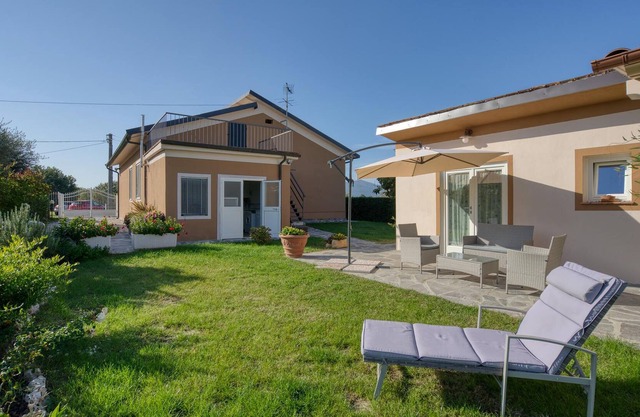 Look forward to a wonderful vacation in this appealing vacation home.