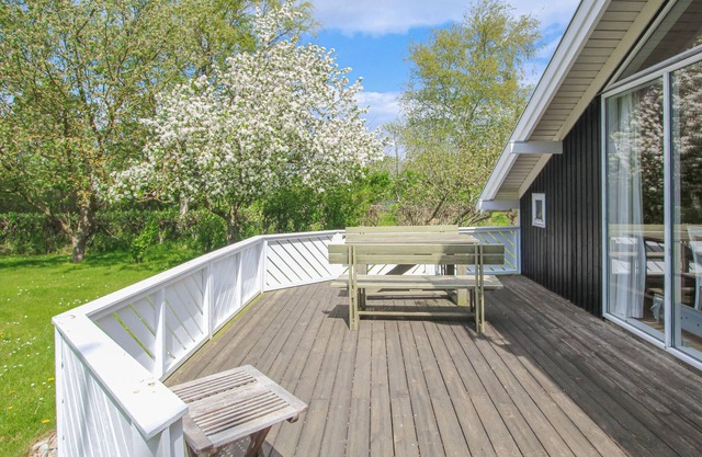 Look forward to an unforgettable vacation by the sea in this appealing vacation home.