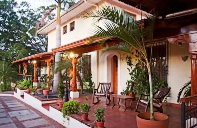 Los Altos Apartments & Studios