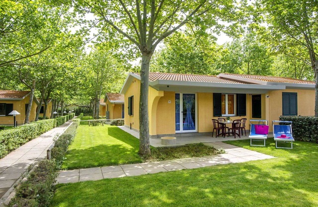 Lovely apartment in villa for 3 people with A/C, WIFI, pool, TV and patio