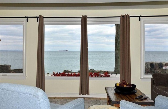 Love on the Lake – Romantic Lakefront Updated Cottage with Private Beach