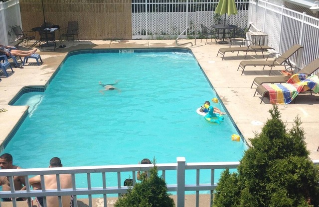 lovely 2-bedroom apartment with pool 3B