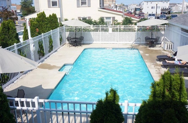 lovely 2-bedroom apartment with pool 3A