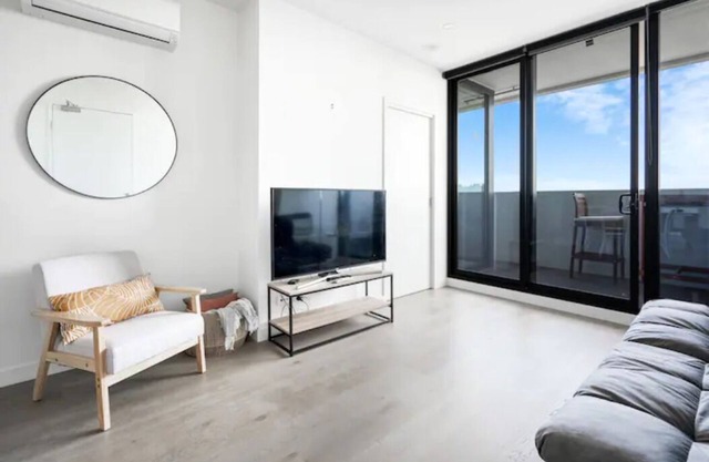 Lovely 2BR apt at South Melbourne w beach view