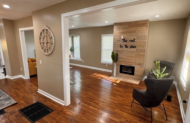 Lovely 3-bedroom house in downtown Kansas City with WiFi, AC and so much more