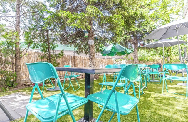 Lovely 4BR Apt with Garden near Danube