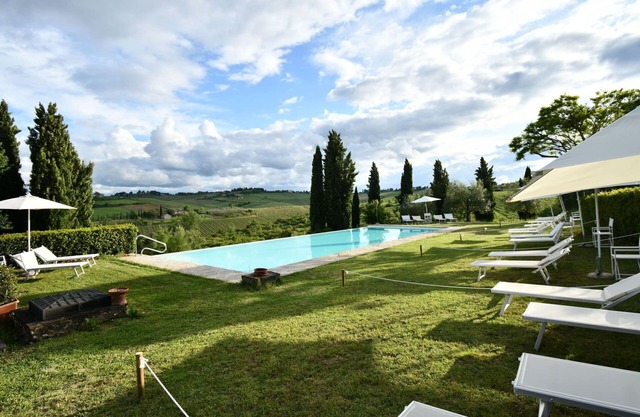 Lovely apartment for 5 people with pool, A/C, WIFI, TV and pets allowed, close to Siena