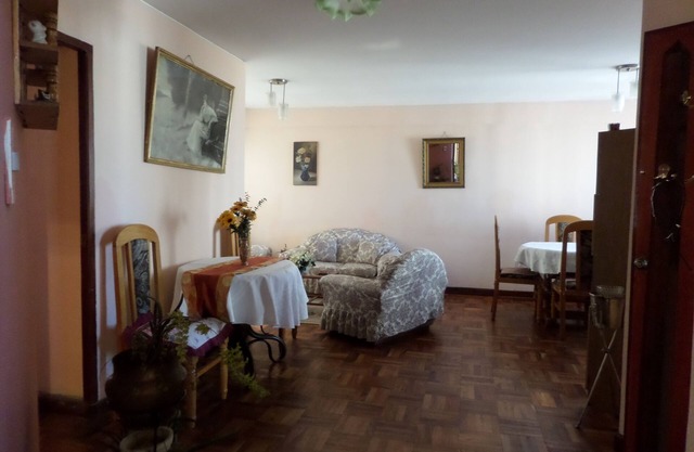 LOVELY AND COMFORTABLE 2 BDR APPARTMENT.