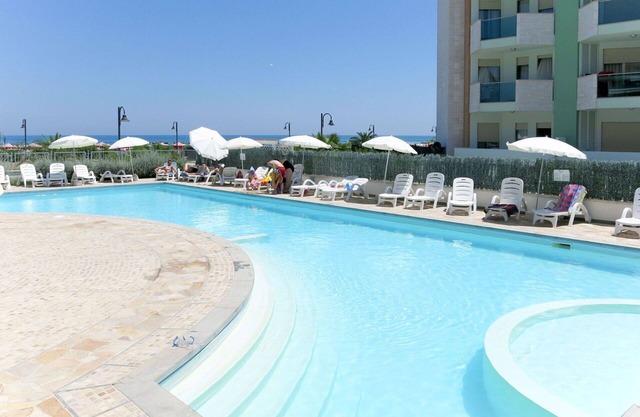 Lovely apartment for 5 guests with A/C, internet, pool, TV, terrace and pets allowed