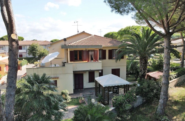 Lovely apartment for 4 guests with terrace and parking