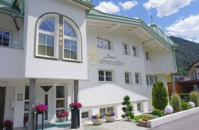 Lovely apartment for 4 guests with WIFI, TV and patio