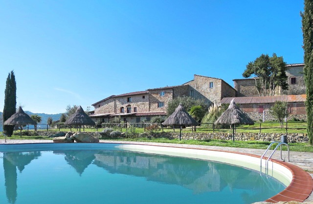 Lovely apartment in villa for 4 people with A/C, pool, patio, pets allowed and panoramic view