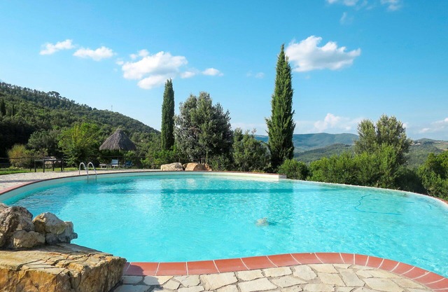 Lovely apartment in villa for 4 guests with pool, A/C, patio, pets allowed and panoramic view