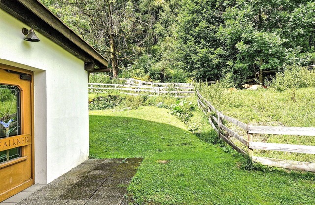 Lovely apartment for 3 people with WIFI, pool, TV, balcony and pets allowed