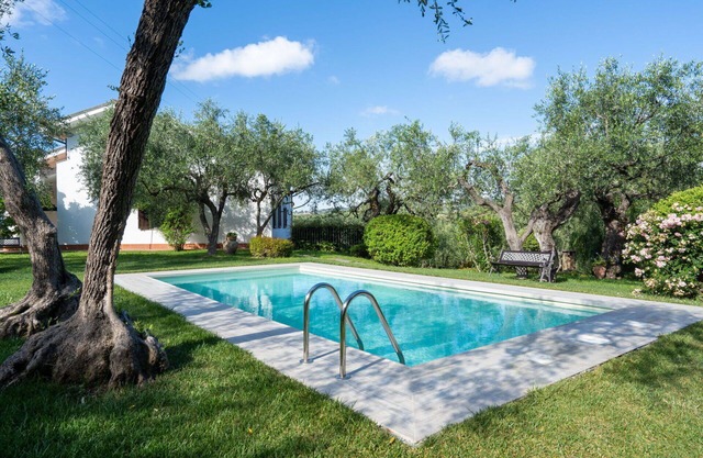 Lovely apartment in villa with WIFI, pool, A/C, TV, patio, pets allowed and panoramic view