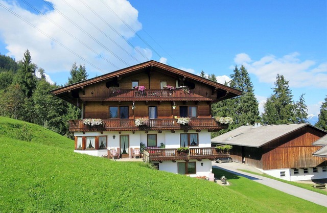 Lovely apartment for 11 guests with WIFI, TV and balcony