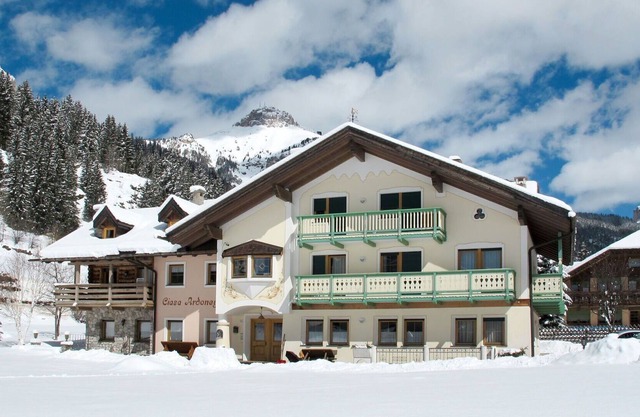 Lovely apartment for 6 guests with WIFI, TV, balcony and parking