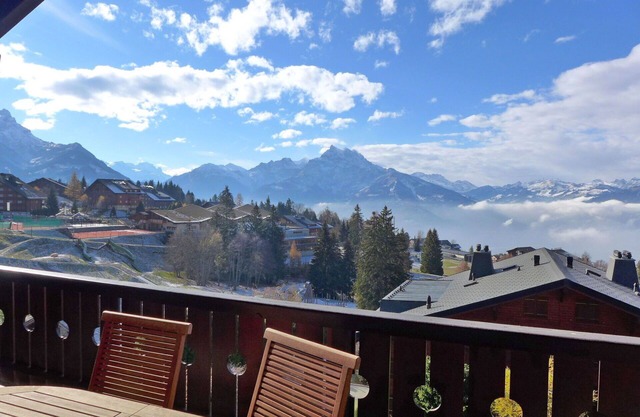 Lovely apartment for 10 people with WIFI, TV and balcony