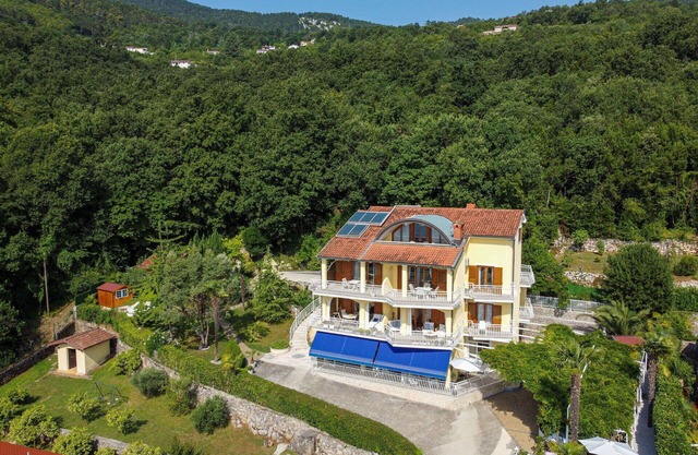 Lovely apartment for 4 people with WIFI, A/C, TV, terrace and parking