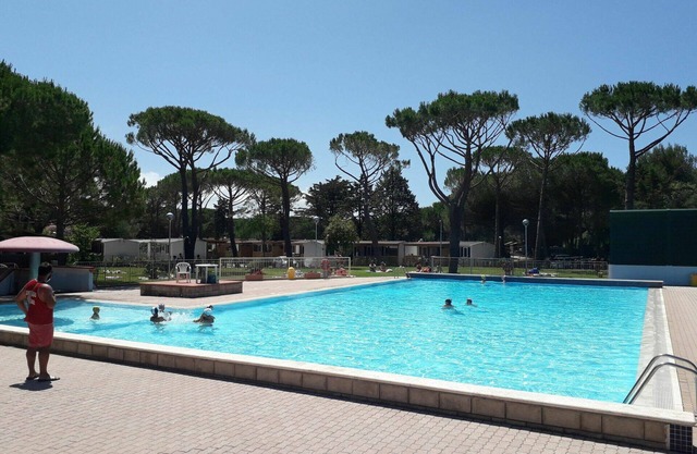 Lovely apartment for 4 people with pool, TV, terrace and parking