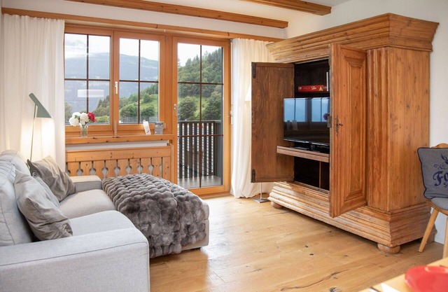 Lovely apartment for 5 guests with WIFI, pool, TV, balcony, panoramic view and parking