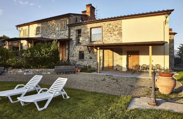 Lovely apartment for 5 people with pool, WIFI, TV, pets allowed and panoramic view, close to Are.