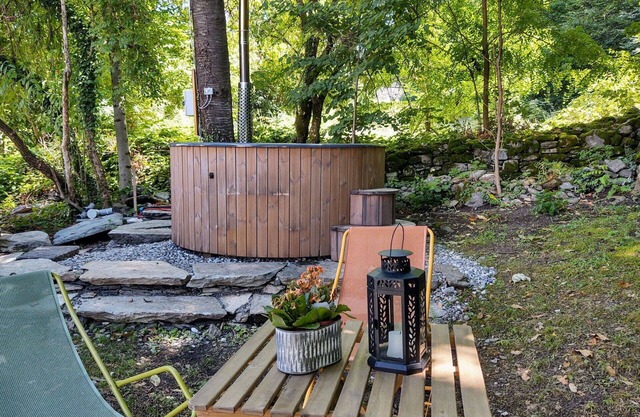 Lovely apartment for 5 people with hot tub, WIFI, patio and pets allowed
