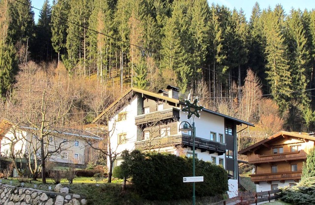 Lovely apartment for 6 people with WIFI, TV, balcony and parking