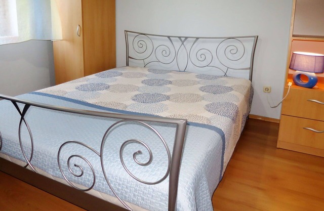 Lovely apartment for 6 guests with A/C, WIFI, TV and balcony