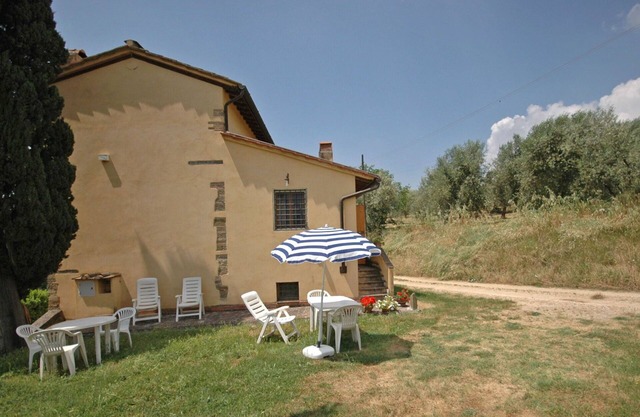 Lovely apartment for 6 guests with WIFI, pool, close to Florence